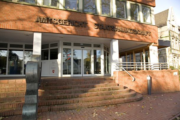 Foto vom Eingang des Amtsgerichts Verden (zur Startseite des Amtsgerichts Verden)